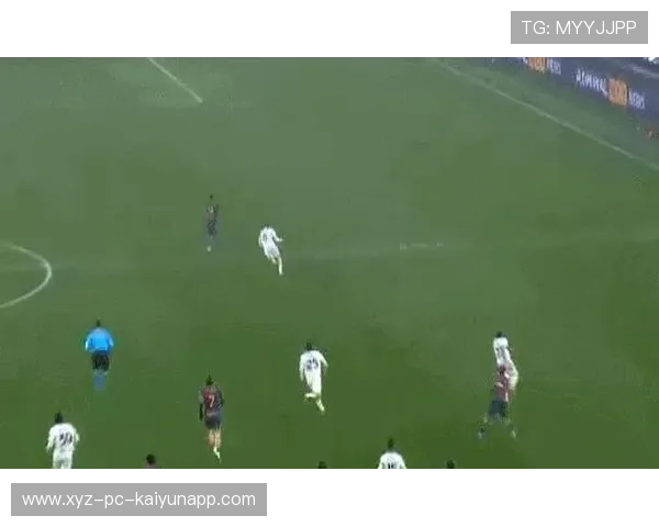 球场突发：比赛中的意外瞬间回顾，球场发生冲突